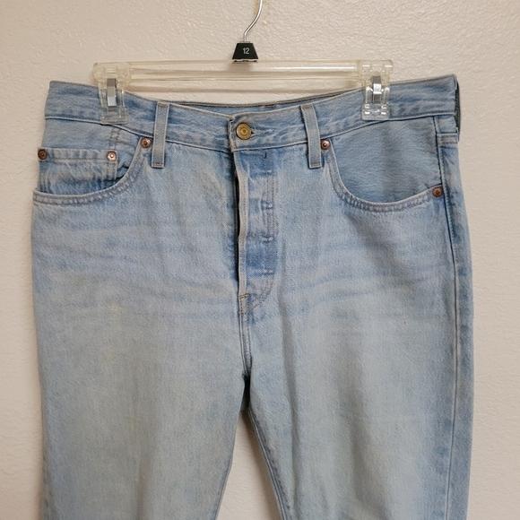 Levi's Premium 501 Light Wash Staright with Stars on Pockets - Picture 6 of 9
